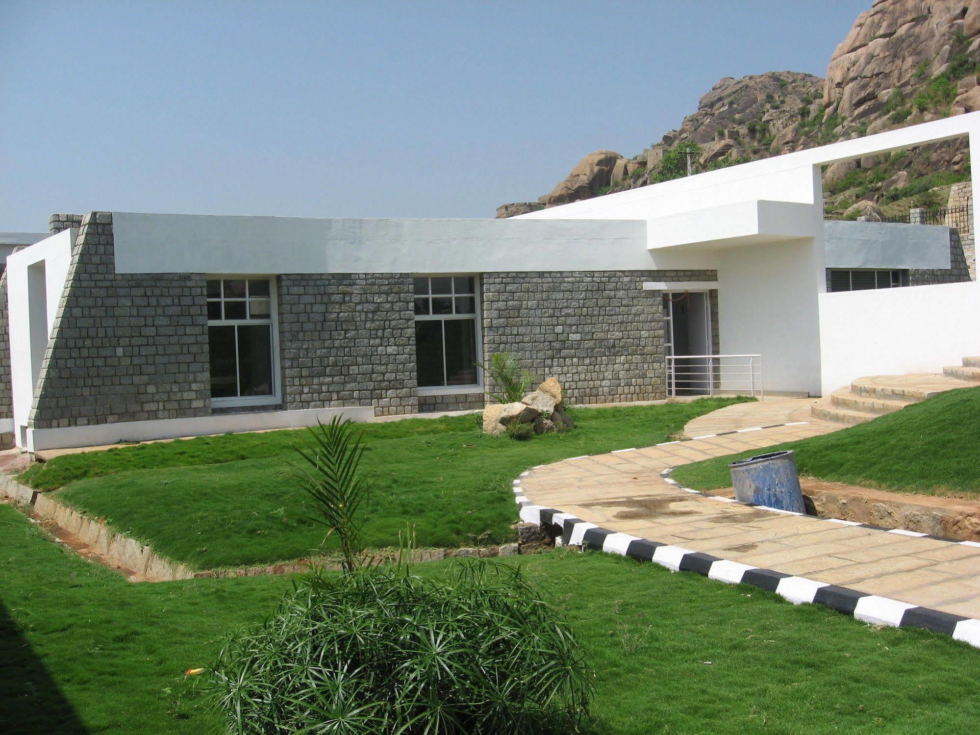 Kstdc Hotel Mayura Yatrinivas מייזור מראה חיצוני תמונה