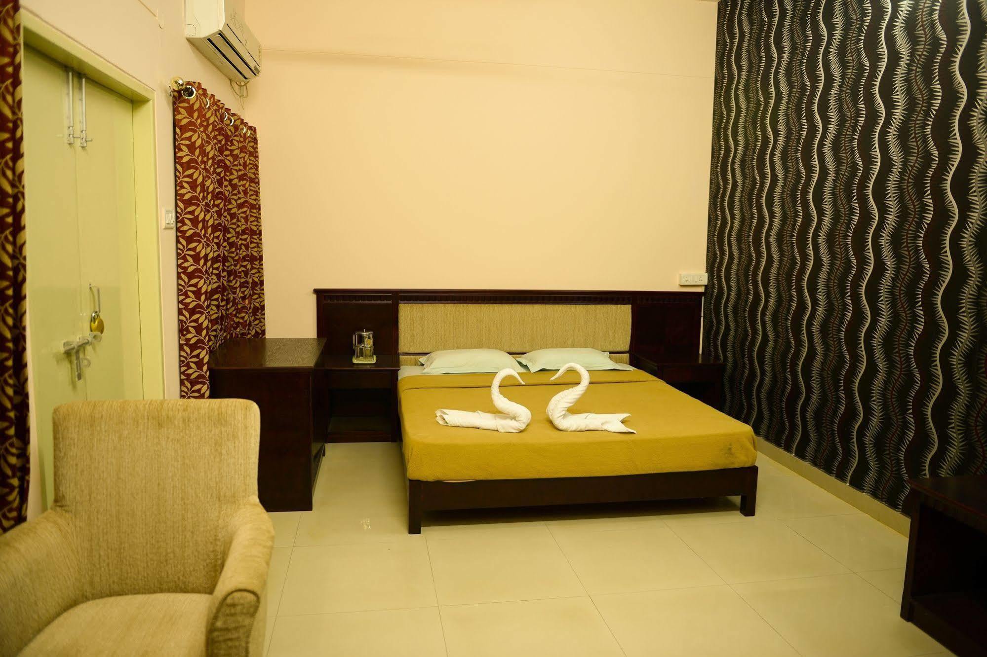 Kstdc Hotel Mayura Yatrinivas מייזור מראה חיצוני תמונה